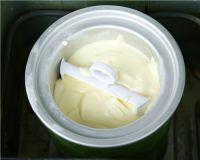 香草酸奶油樱桃冰淇淋的做法步骤7